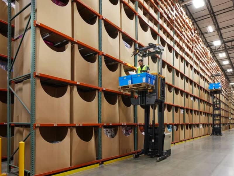 You are currently viewing Crown to showcase next-gen material handling solutions at IMHX 2025