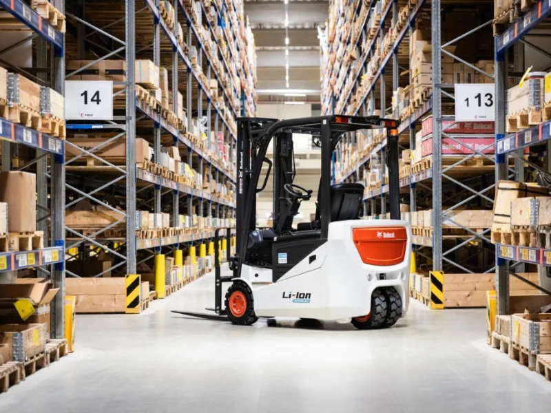 You are currently viewing Bobcat introduces first 3-wheel forklift with a lithium-ion battery